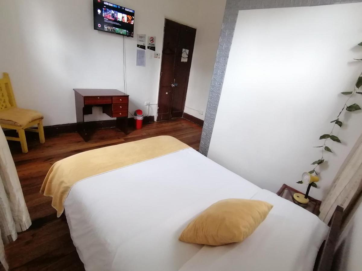 Galapagos Natural Life Hostel Quito Zewnętrze zdjęcie