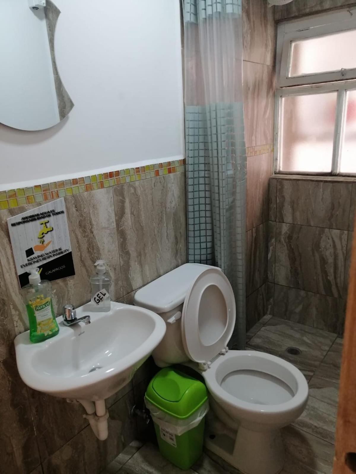 Galapagos Natural Life Hostel Quito Zewnętrze zdjęcie